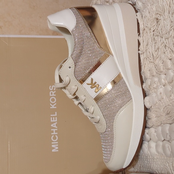 Michael Kors NIB 9 Mabel Trainer - Picture 3 of 9